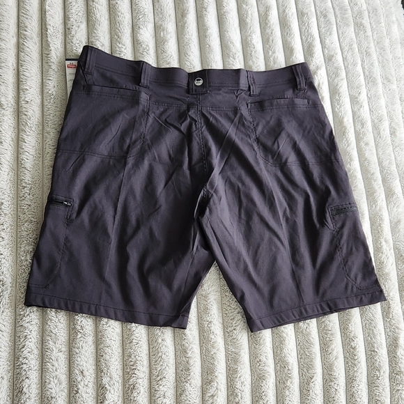 🩳 Wrangler Men’s Black Outdoor Cargo Shorts – Size 44, NWT, 10” Inseam, UPF 40 - Picture 6 of 12